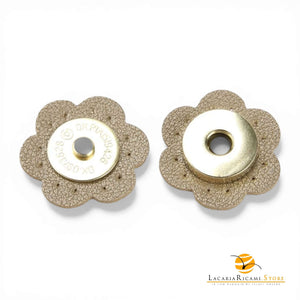Chiusura magnetica in ecopelle cucibile per borse - Fiore | MAF Accessories - Colore: 56282 - ORO - by LacariaRicami.Store